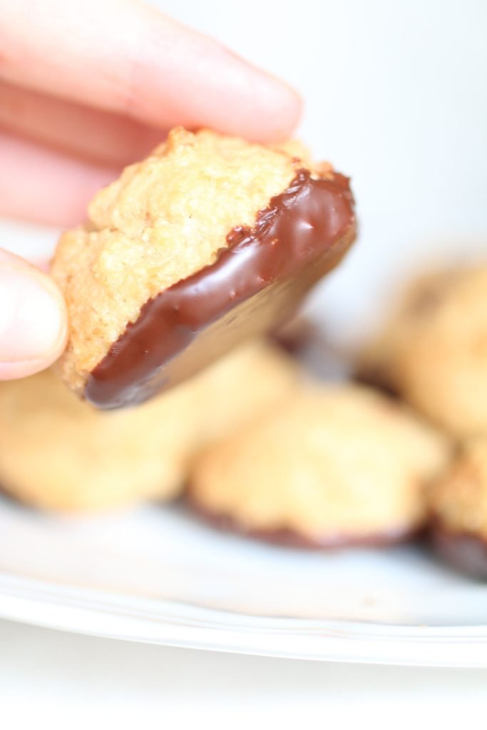 Amaretti Morbidi alle Nocciole e Cioccolato Amaretti Morbidi alle Nocciole e Cioccolato