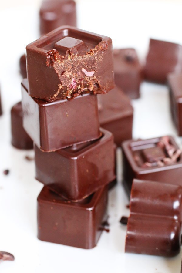 Cioccolato fondente senza zucchero è una ricetta a basso indice glicemico, senza glutine, paleo, senza latticini fatta con ingredienti naturali e biologici. Cioccolato-Fondente-Senza-Zucchero_mini(15)