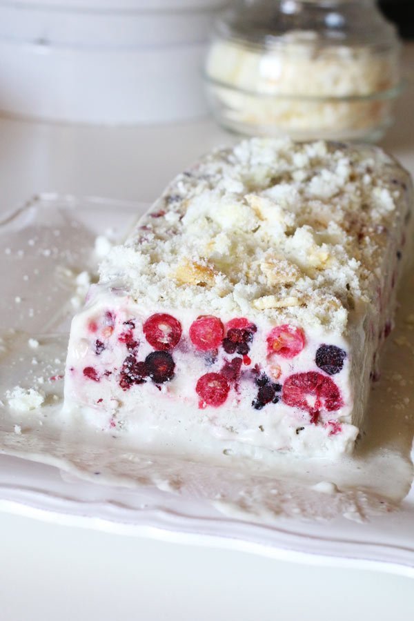 semifreddo-ai-frutti-di-bosco-senza-panna-e-senza-zucchero-con-meringa