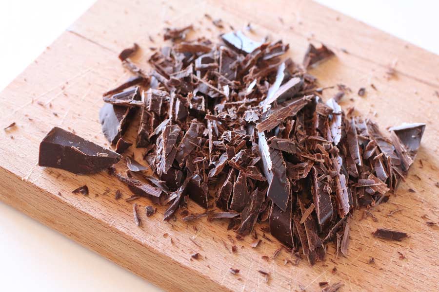 Scaglie di cioccolato fondente tritate